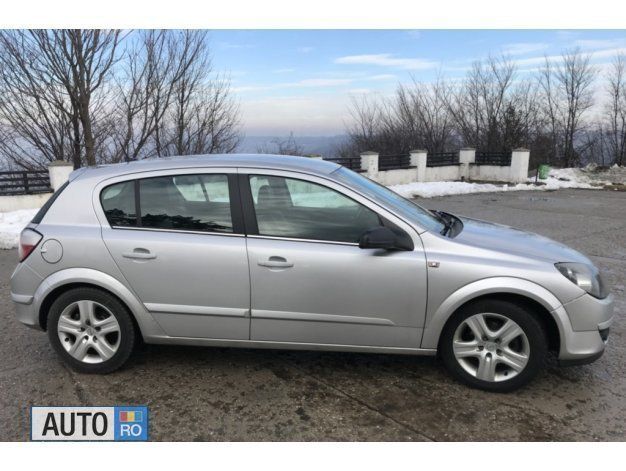 Gri Utilizat 2005 Opel Astra Hatchback | 3.000 EUR (Scump) - Imagine 1/4