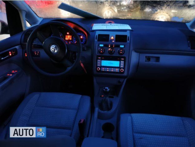 Second-hand VW Touran 105 CP (77 kW) 2006 Argintiu Monovolum