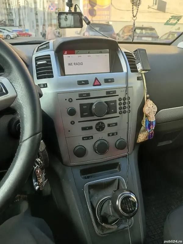 Utilizat 2011 Opel Zafira Monovolum | 2.200 EUR (Preț OK) - Imagine 1/4