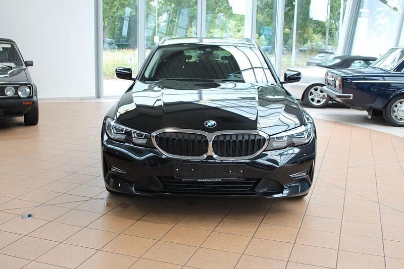 Utilizat 2021 BMW 318 Advantage Break | 21.922 EUR (Puțin scump) - Imagine 1/1