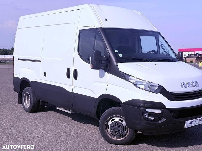 Second-hand Iveco Massif 136 CP (100 kW) 2018 Alb Monovolum