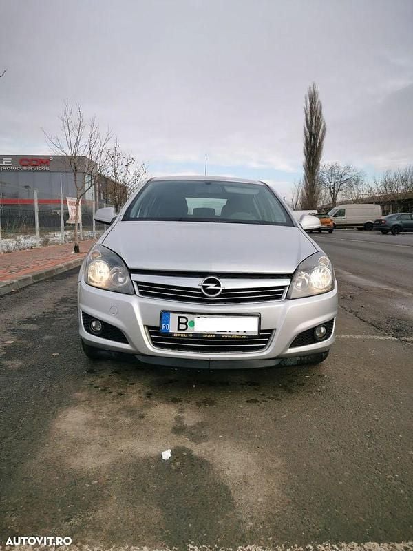 Culoaregri Utilizat 2012 Opel Astra Essentia Hatchback | 3.000 EUR (Super Preț) - Imagine 1/4