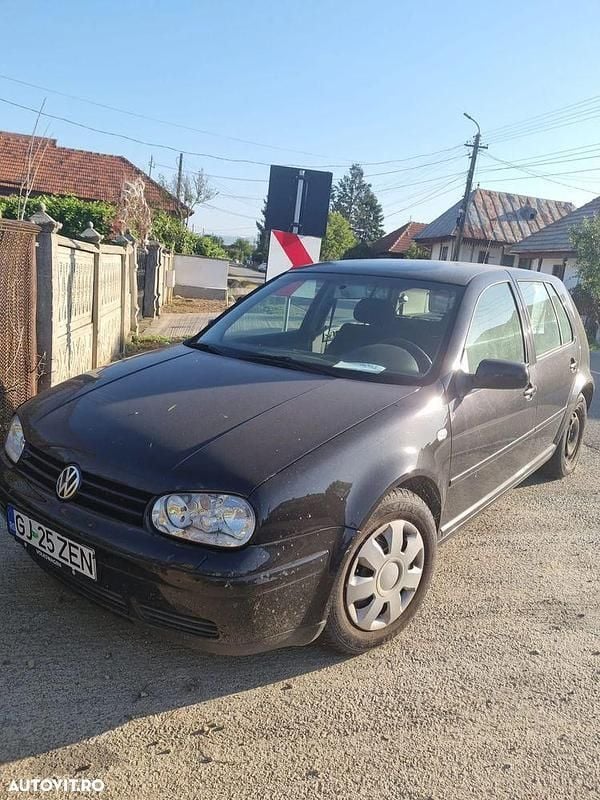 Culoarenegru Utilizat 2001 VW Golf IV Comfortline Hatchback | 800 EUR (Preț bun) - Imagine 1/4