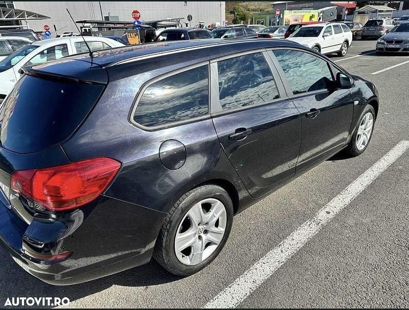 Second-hand Opel Astra 125 CP (91 kW) 2011 Culoarenegru Break