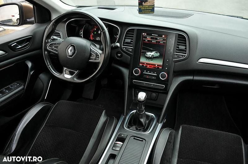 Second-hand Renault Mégane GrandTour Intens 130 CP (95 kW) 2016 Culoaremaro Break