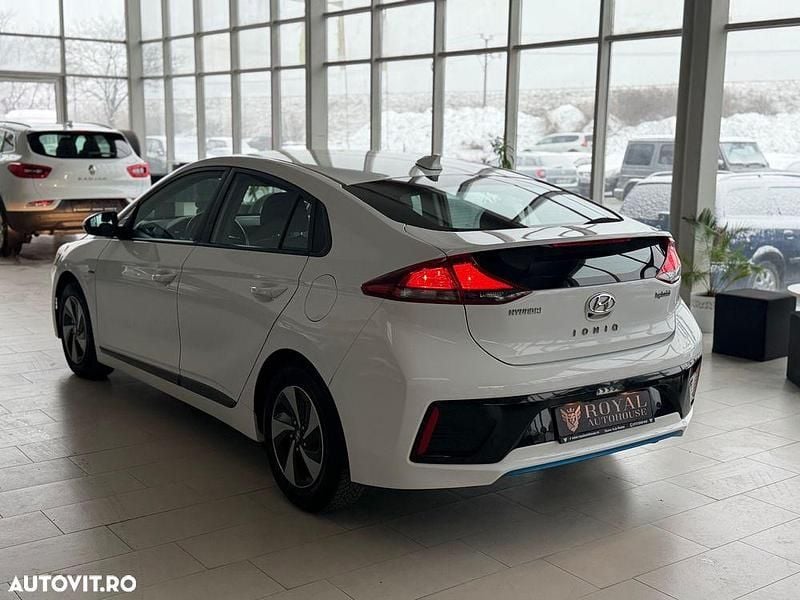 Second-hand Hyundai Ioniq 105 CP (77 kW) 2017 Culoarealb Hatchback