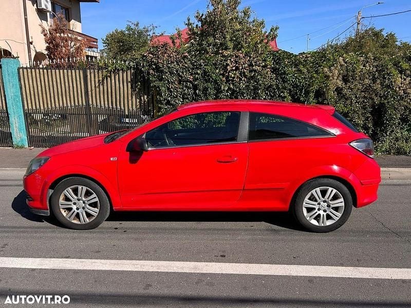 Culoarerosu Utilizat 2007 Opel Astra GTC Sport Coupe | 2.300 EUR - Imagine 1/4