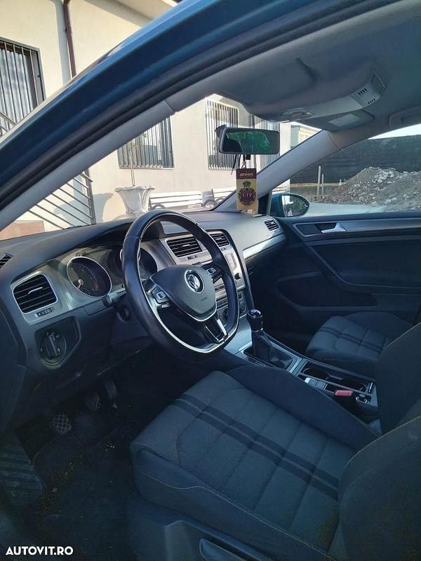 Culoarealbastru Utilizat 2017 VW Golf VII Comfortline Hatchback | 9.000 EUR (Preț OK) - Imagine 1/4