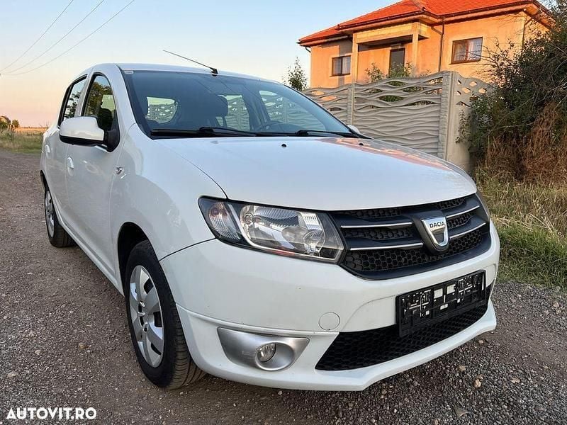 Alb Utilizat 2013 Dacia Sandero Acces Hatchback | 2.700 EUR (Preț OK) - Imagine 1/4
