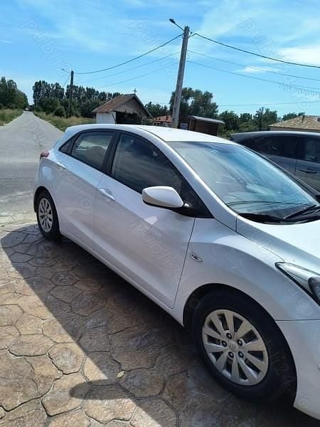 Alb Utilizat 2016 Hyundai i30 Hatchback | 7.500 EUR (Preț bun) - Imagine 1/4