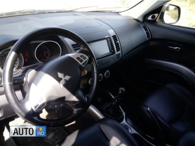 Second-hand Mitsubishi Outlander 140 CP (102 kW) 2008 Gri metalizat SUV