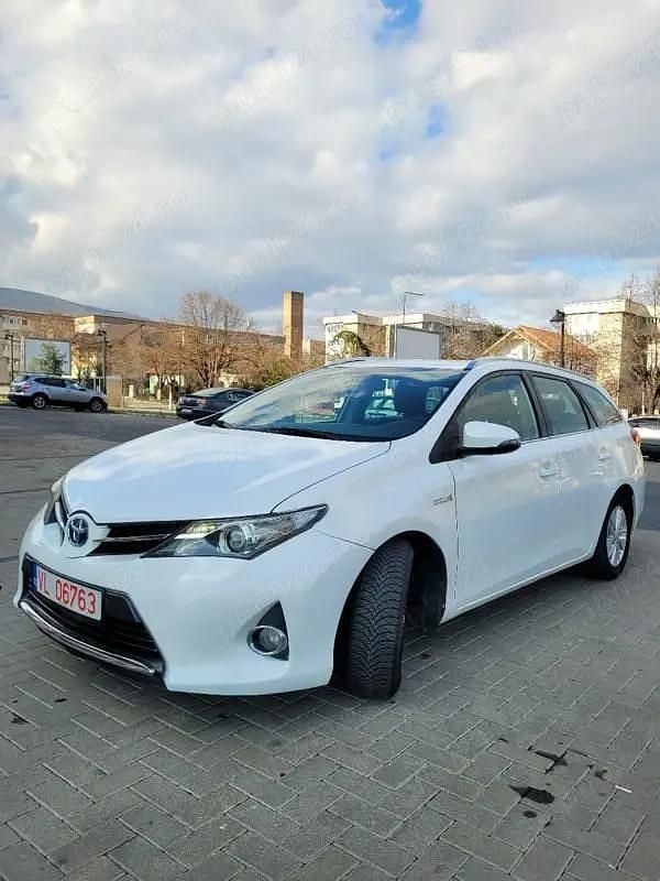 Second-hand Toyota Auris Hybrid 126 CP (92 kW) 2013 Break