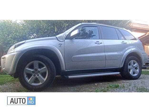 Second-hand Toyota RAV4 115 CP (84 kW) 2003 Argintiu SUV