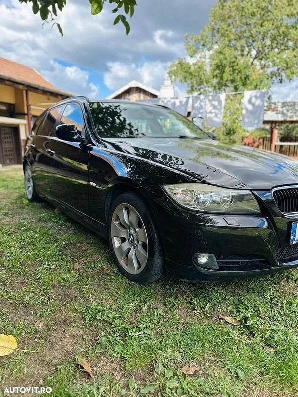 Culoarenegru Utilizat 2012 BMW 320 Exclusive Break | 5.500 EUR (Preț bun) - Imagine 1/4