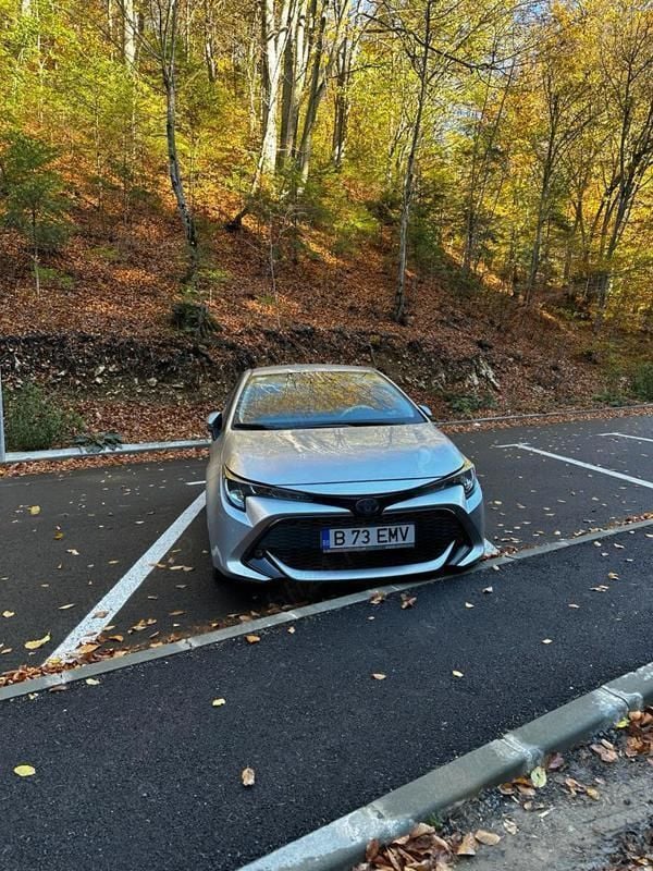 Argintiu Utilizat 2023 Toyota Corolla Hatchback | 22.000 EUR (Puțin scump) - Imagine 1/4