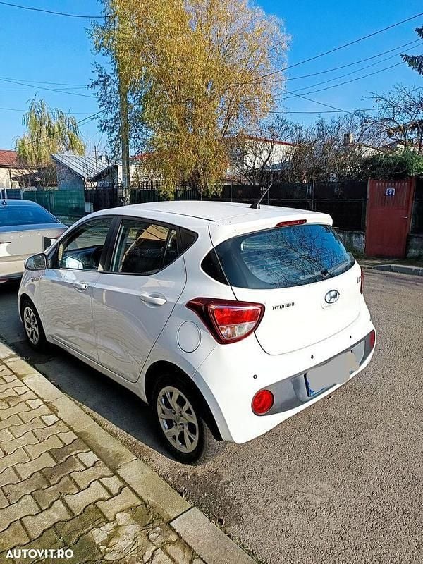 Second-hand Hyundai i10 Comfort 67 CP (49 kW) 2019 Culoarealb Hatchback