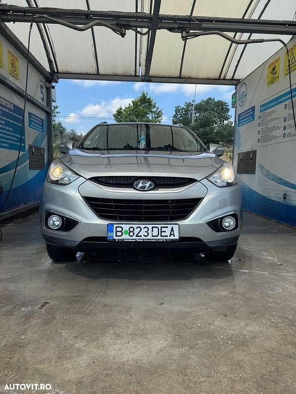 Gri Utilizat 2011 Hyundai ix35 Comfort SUV | 7.400 EUR (Preț OK) - Imagine 1/4