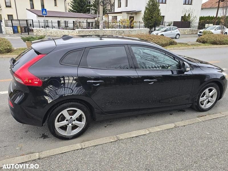 Second-hand Volvo V40 Summum 115 CP (84 kW) 2014 Culoarenegru Hatchback