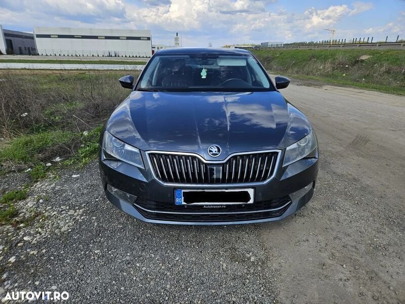 Gri Utilizat 2016 Skoda Superb Ambition Berlinǎ | 11.000 EUR (Preț bun) - Imagine 1/4