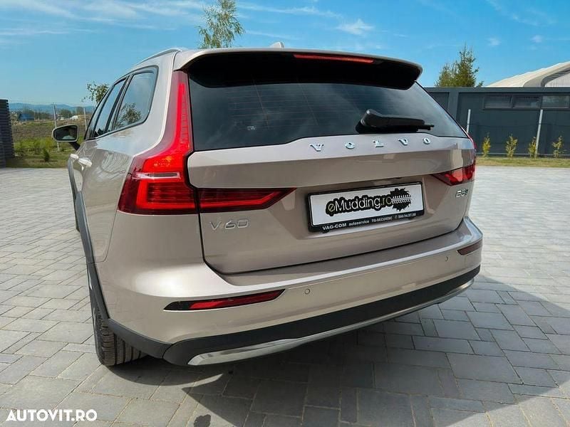 Second-hand Volvo V60 250 CP (183 kW) 2023 Culoaregalbeuriu Break