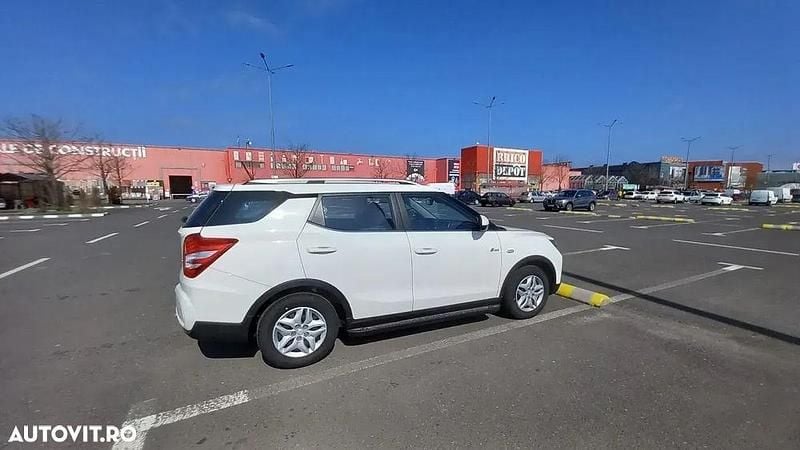 Culoarealb Utilizat 2023 Ssangyong (KGM) Tivoli SUV | 15.900 EUR - Imagine 1/4
