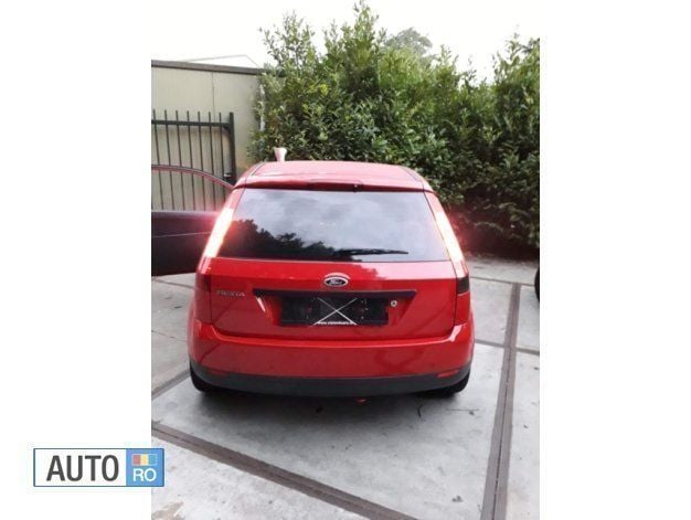 Second-hand Ford Fiesta 75 CP (55 kW) 2004 Rosu Hatchback