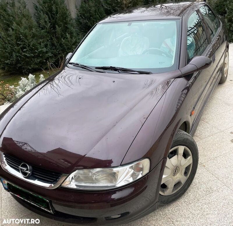 Maro Utilizat 2000 Opel Vectra Elegance Hatchback | 1.900 EUR (Preț OK) - Imagine 1/4