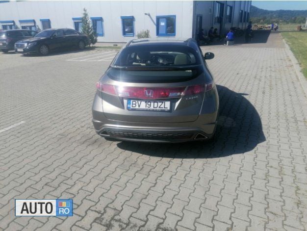 Second-hand Honda Civic 140 CP (102 kW) 2007 Auriu Hatchback