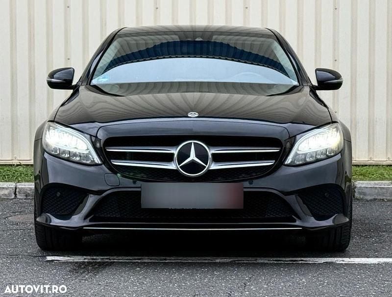 Second-hand Mercedes C300 AMG line 245 CP (180 kW) 2020 Culoarenegru Berlinǎ