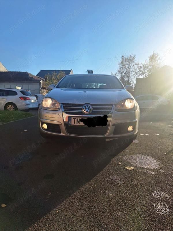 Second-hand VW Jetta 105 CP (77 kW) 2009 Argintiu Berlinǎ