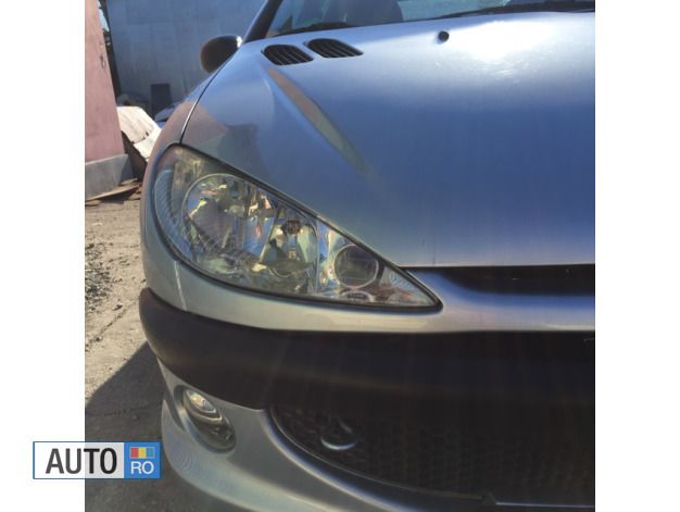 Second-hand Peugeot 206 75 CP (55 kW) 2008 Argintiu Berlinǎ