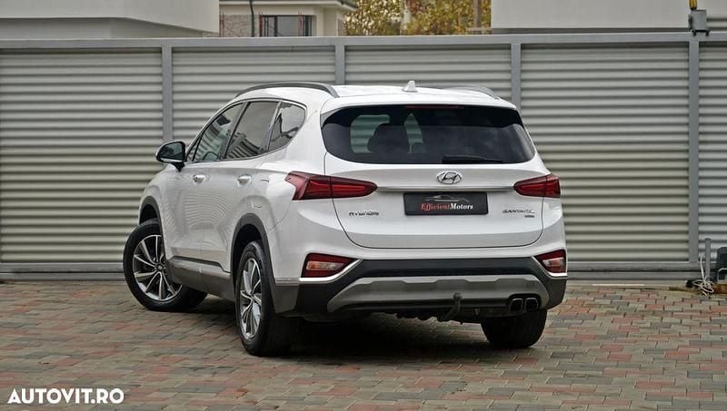 Second-hand Hyundai Santa Fe Premium 200 CP (147 kW) 2019 Culoarealb SUV
