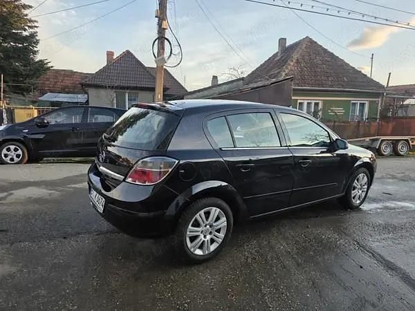 Second-hand Opel Astra 116 CP (85 kW) 2009 Culoarenegru Hatchback