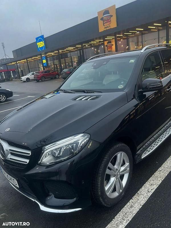Culoarenegru Utilizat 2017 Mercedes GLE350 SUV | 34.000 EUR (Super Preț) - Imagine 1/4