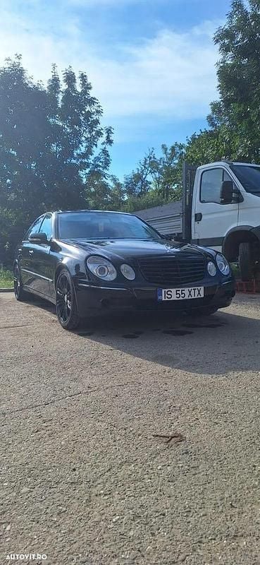 Culoarenegru Utilizat 2008 Mercedes E300 Berlinǎ | 7.800 EUR - Imagine 1/4