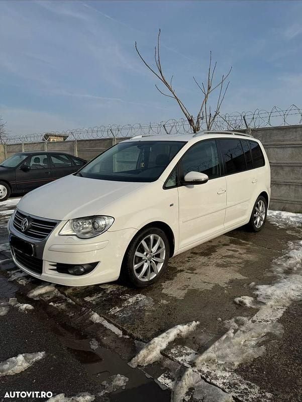 Second-hand VW Touran R-line Edition 140 CP (102 kW) 2010 Culoarealb Monovolum