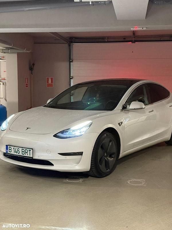 Culoarealb Second-hand 2021 Tesla Model 3 Berlinǎ | 21.400 EUR (Preț bun) - Imagine 1/4