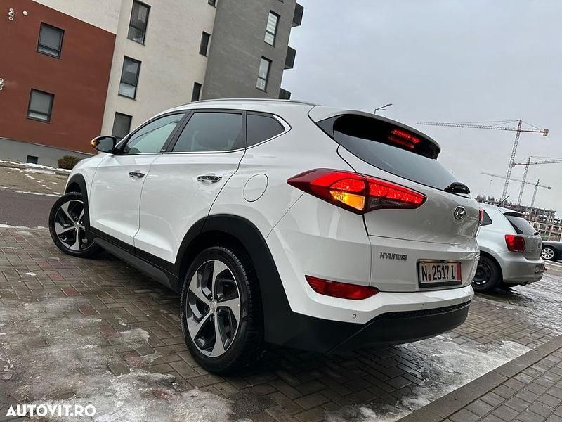 Second-hand Hyundai Tucson Style 141 CP (103 kW) 2016 Culoarealb SUV