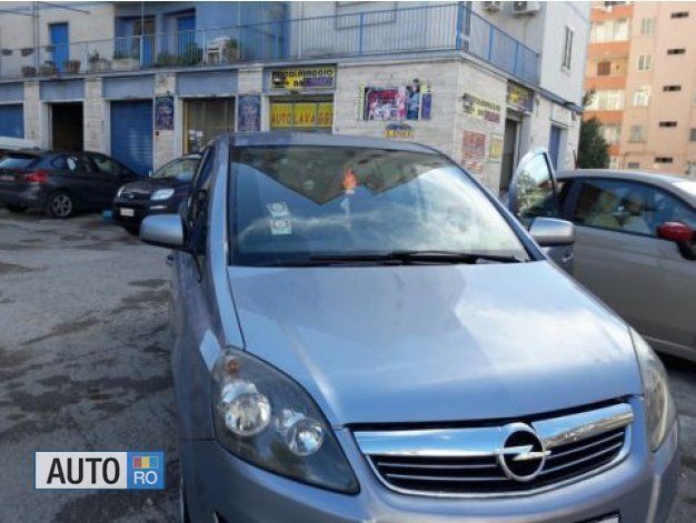 Second-hand Opel Zafira 125 CP (91 kW) 2010 Gri Monovolum