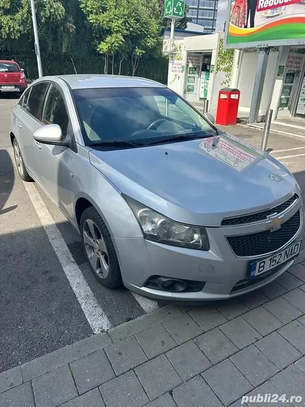 Argintiu Utilizat 2010 Chevrolet Cruze LT Berlinǎ | 3.199 EUR (Preț bun) - Imagine 1/4