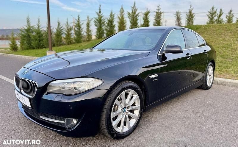 Culoarenegru Utilizat 2012 BMW 530 Comfort Edition Berlinǎ | 11.900 EUR (Puțin scump) - Imagine 1/4