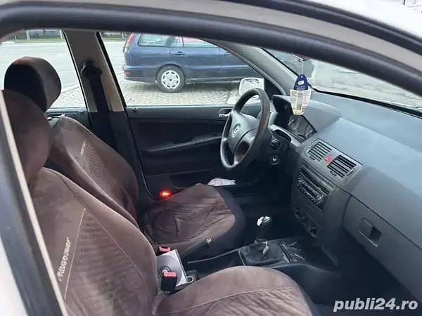 Utilizat 2005 Skoda Fabia Break | 1.000 EUR (Preț bun) - Imagine 1/4