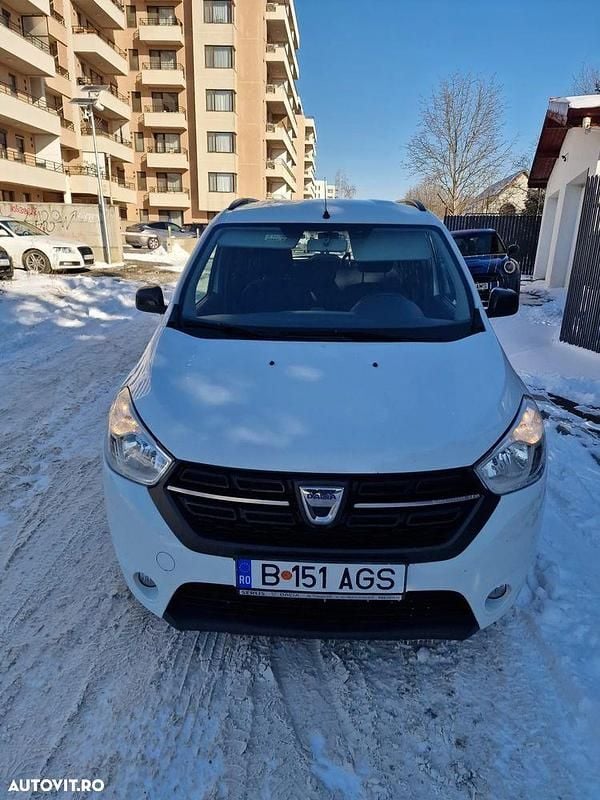 Culoarealb Second-hand 2019 Dacia Lodgy Lauréate Monovolum | 7.900 EUR (Preț OK) - Imagine 1/4