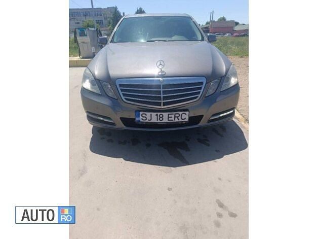 Second-hand Mercedes E200 136 CP (100 kW) 2011 Gri Berlinǎ