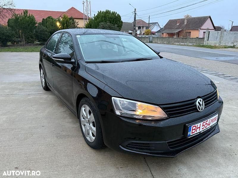 Second-hand VW Jetta Comfortline 105 CP (77 kW) 2012 Negru Berlinǎ