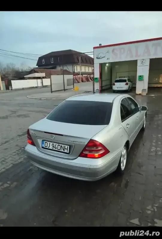 Utilizat 2004 Mercedes C180 Berlinǎ | 2.500 EUR (Preț OK) - Imagine 1/2