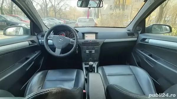 Argintiu Utilizat 2005 Opel Astra Break | 2.200 EUR (Preț OK) - Imagine 1/4