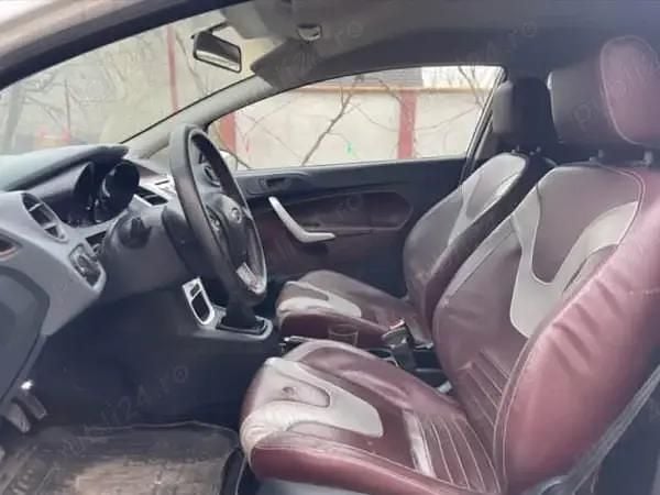 Second-hand Ford Fiesta 51 CP (37 kW) 2011 Alb Hatchback