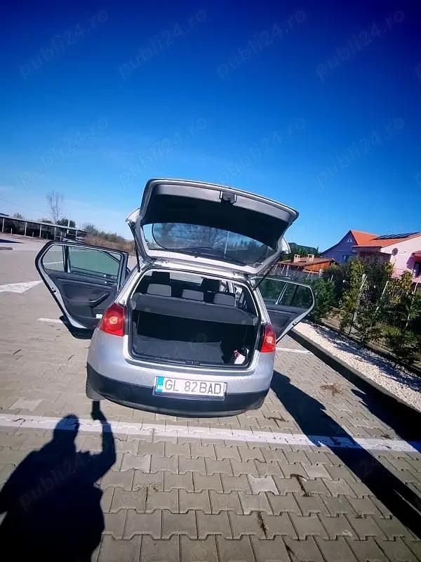 Utilizat 2005 VW Golf V Hatchback | 2.000 EUR (Preț OK) - Imagine 1/4