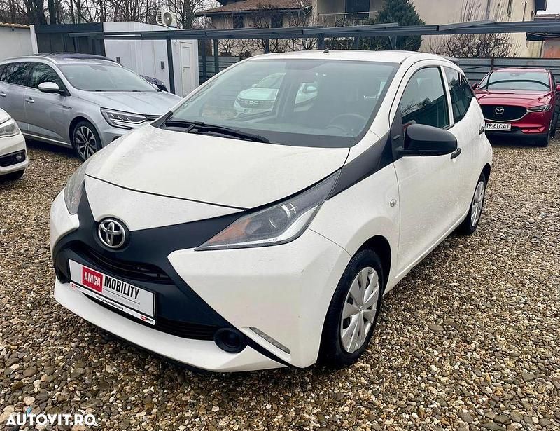 Second-hand Toyota Aygo Play 69 CP (50 kW) 2017 Culoarealb Hatchback